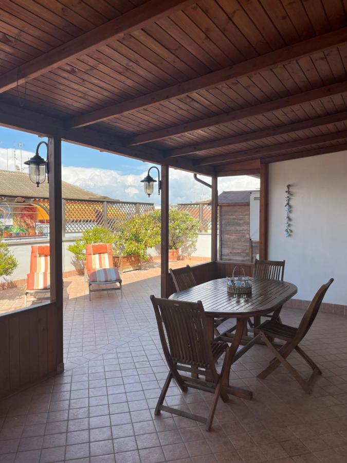 Apartamento Attico Con Terrazza In Via Dei Traghetti Lido di Ostia Exterior foto