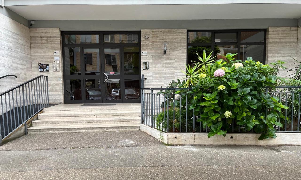 Apartamento Attico Con Terrazza In Via Dei Traghetti Lido di Ostia Exterior foto