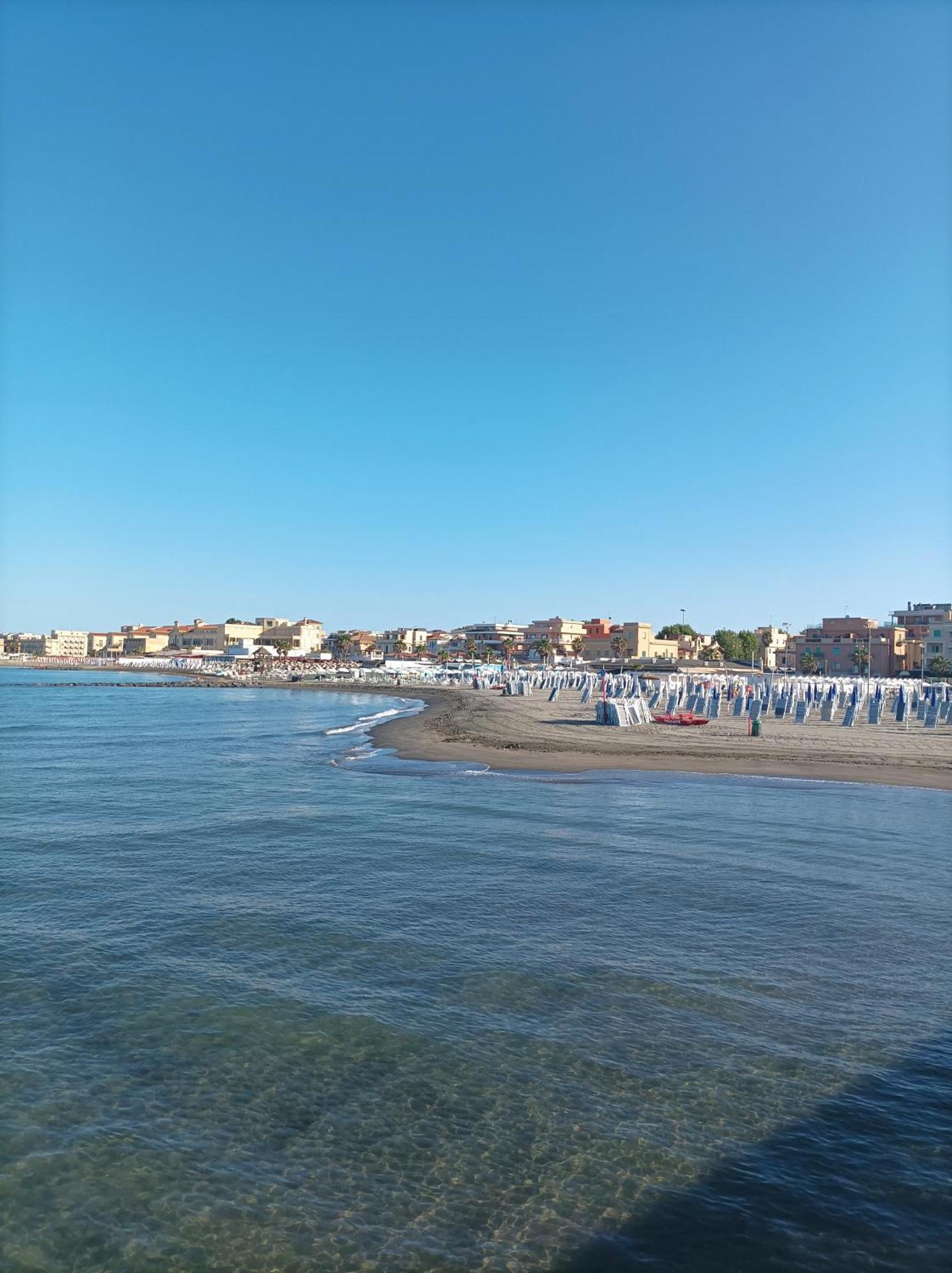 Apartamento Attico Con Terrazza In Via Dei Traghetti Lido di Ostia Exterior foto